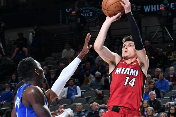 通过双后腰 通过双后腰