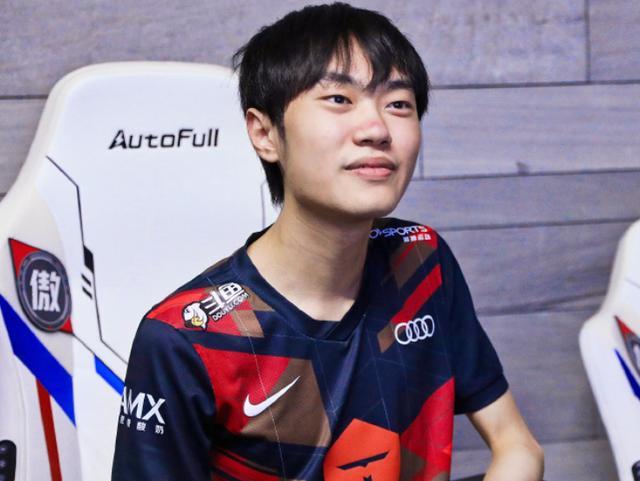 她的表现向 她的表现向